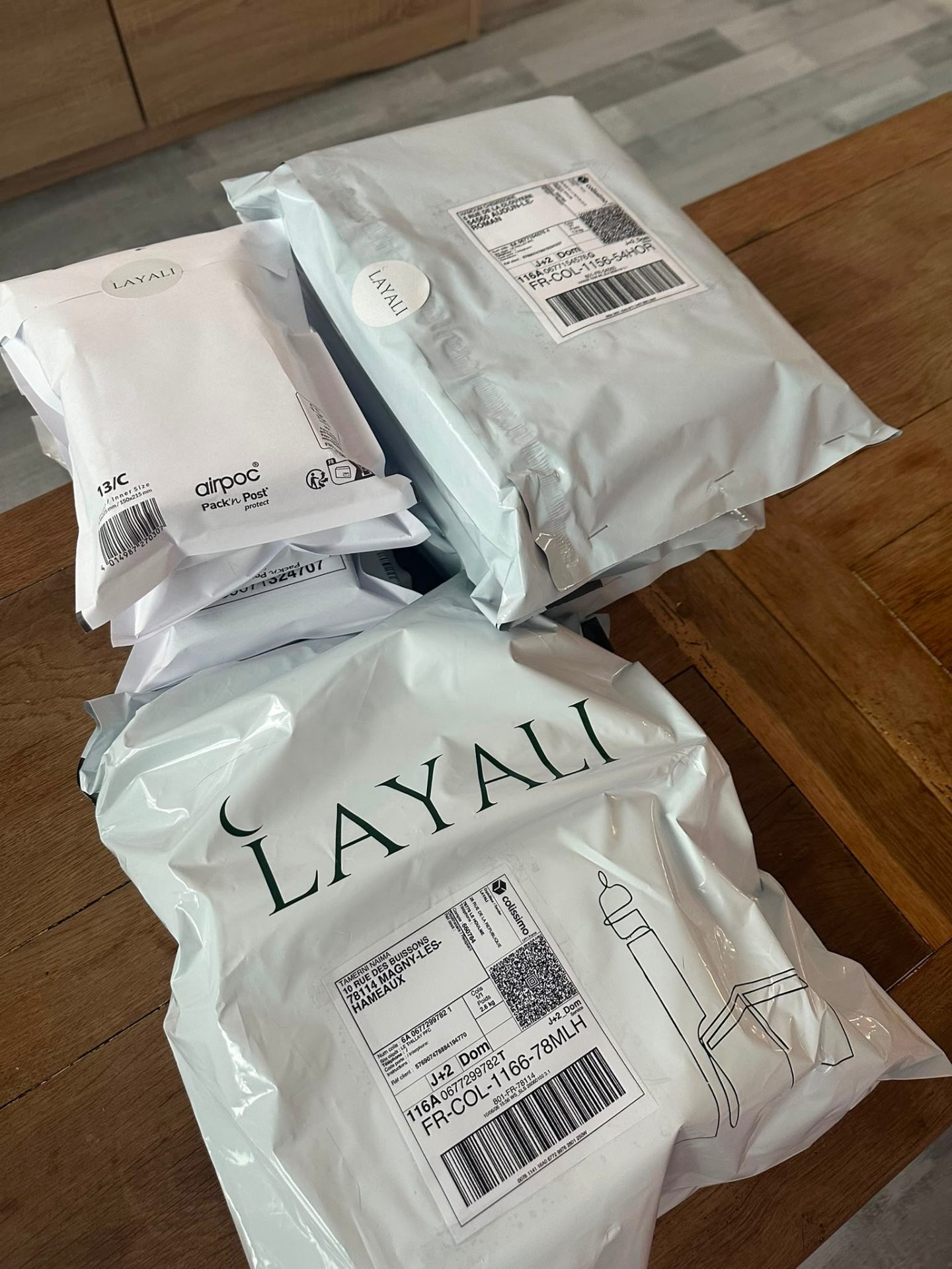 Colis Layali prêts à être expédiés